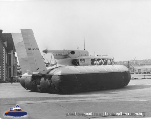 SRN5 with Westland -   (The <a href='http://www.hovercraft-museum.org/' target='_blank'>Hovercraft Museum Trust</a>).
